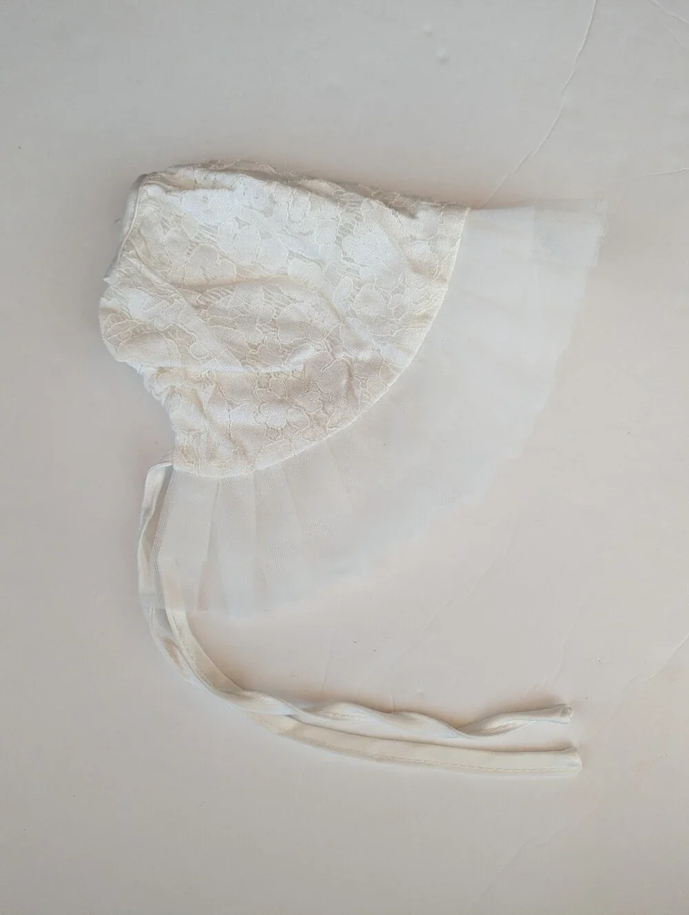 Vtg White Lace Baby Girls 6-12m Frilly Bonnet
